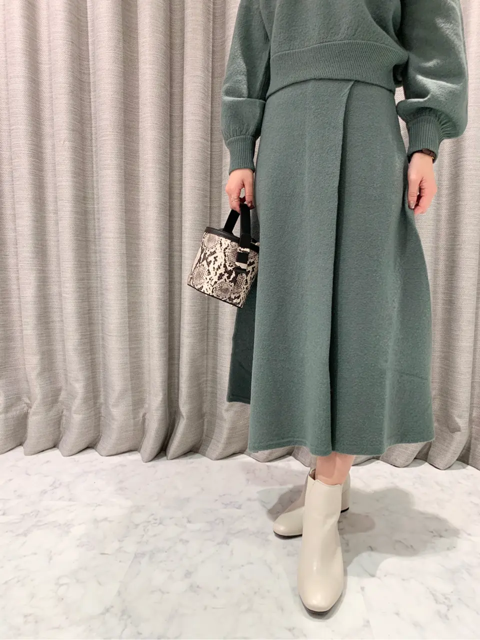 ORIGINATED IN GRACE CONTINENTAL saki コーディネート画像