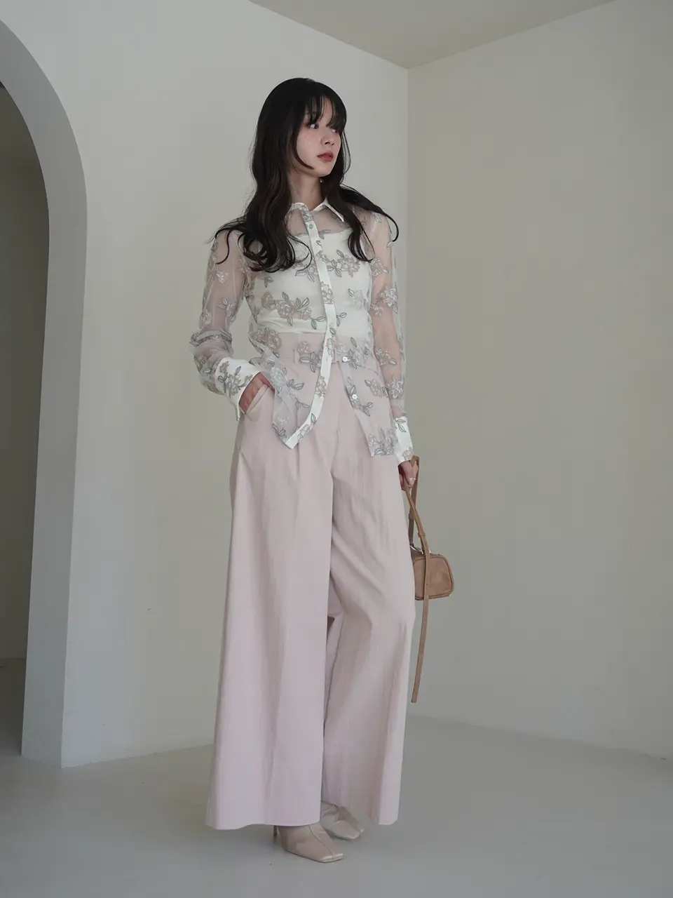 チュールレースフラワーモチーフシャツ