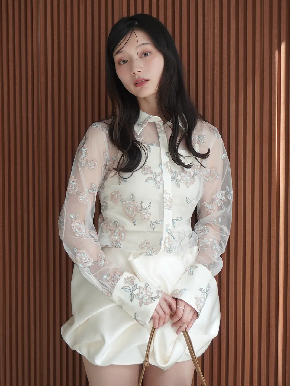 チュールレースフラワーモチーフシャツ