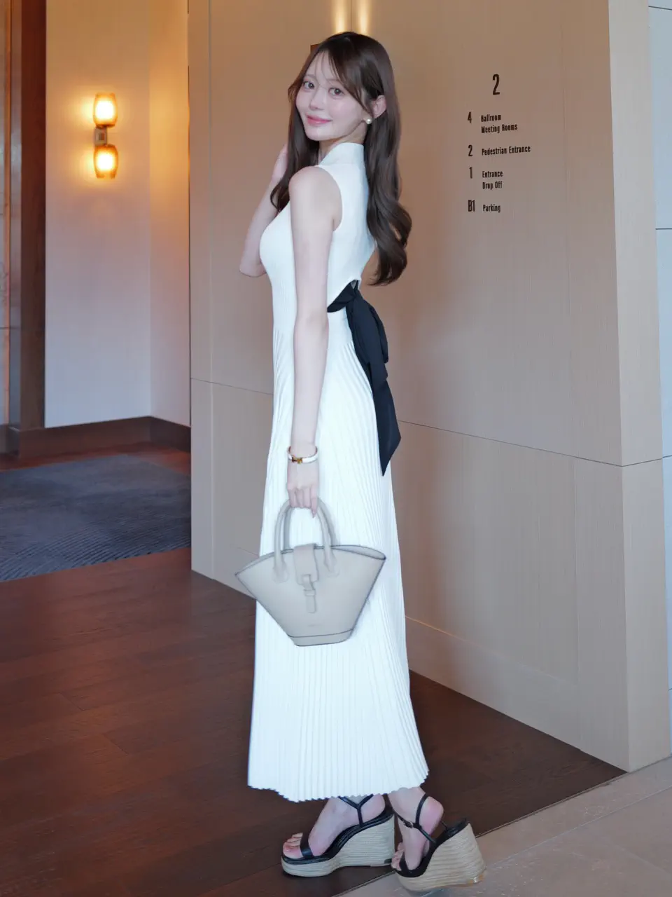 BACK RIBBON KNIT DRESS