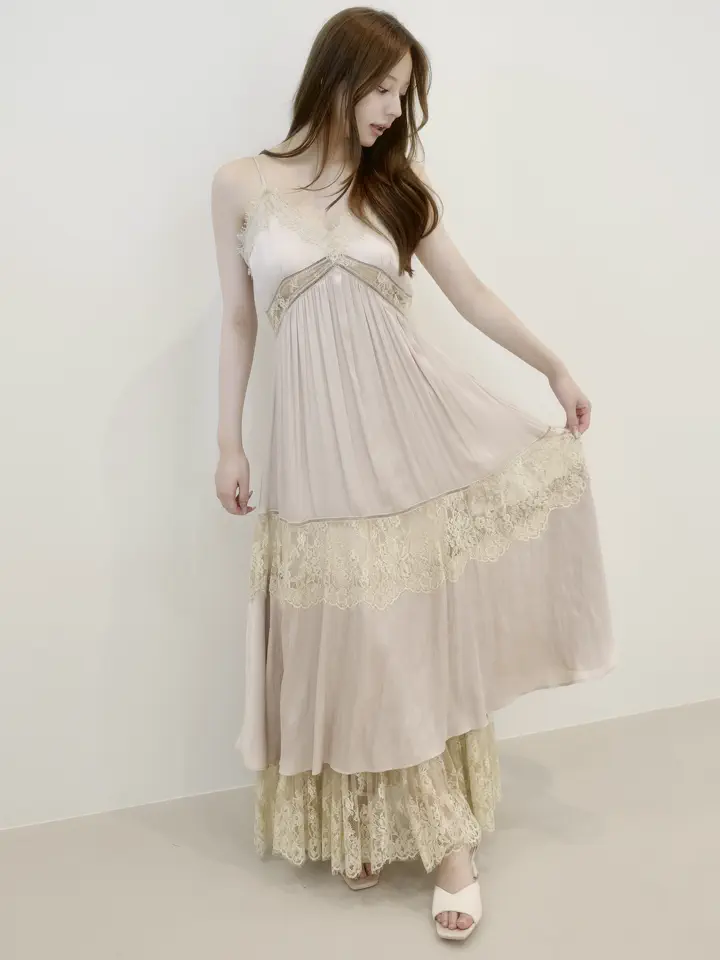 LACE SWITCHING DRESS