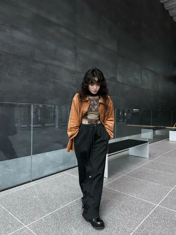 INSIDE RIPPED HOLE PANTS