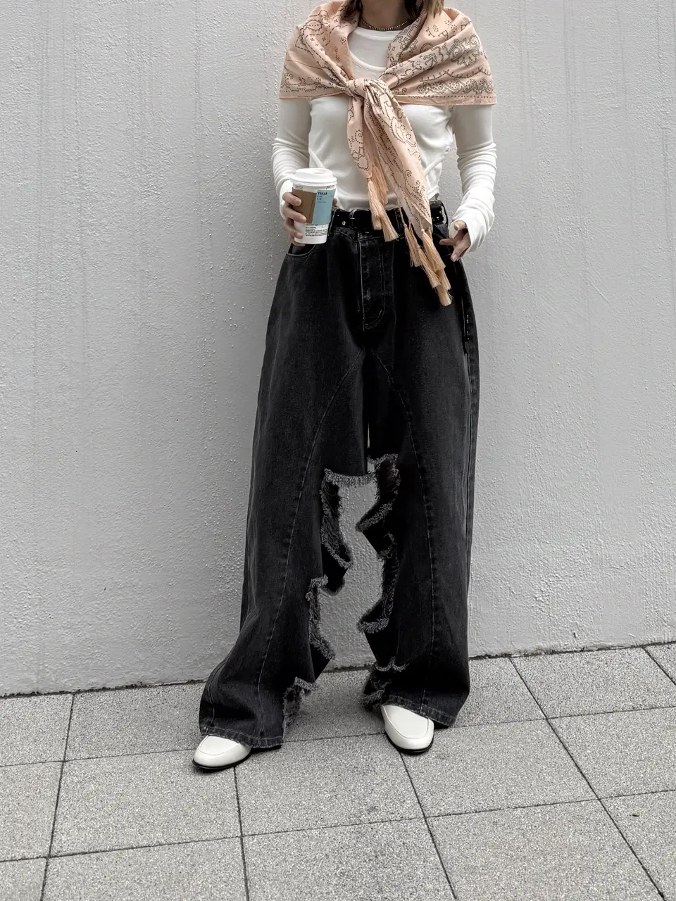 INSIDE RIPPED HOLE COLOR DENIM