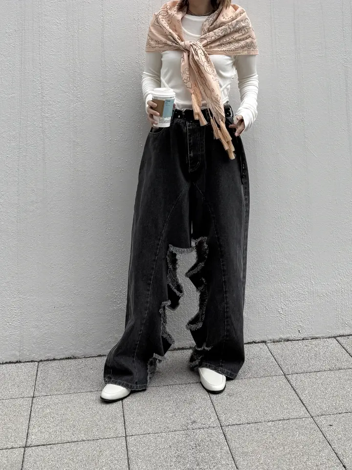 INSIDE RIPPED HOLE COLOR DENIM