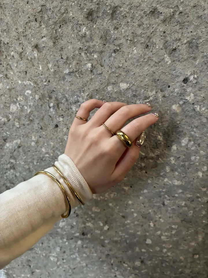 Ten. ゴールドメタルバングル ゴールド]メタルラインワイドバングル