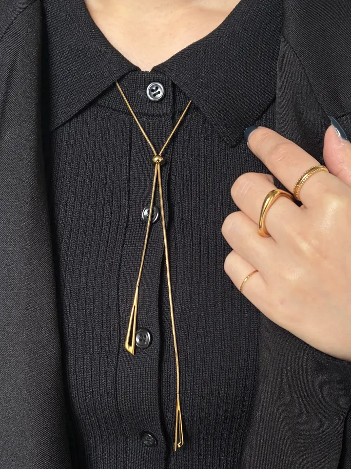 ゴールド]トライアングルラリエット