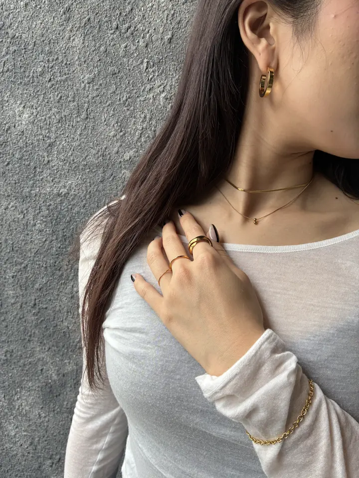 ゴールド]インダストリアルサークルピアス