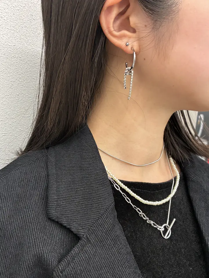 シルバー]ノットビジューピアス