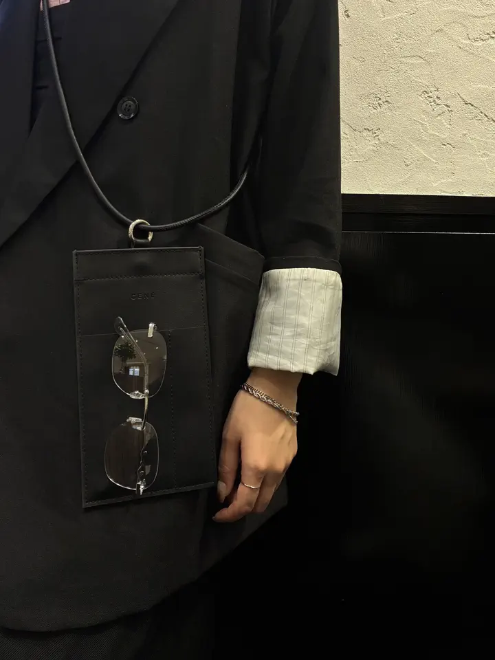 ブラック]スマートショルダーポーチ