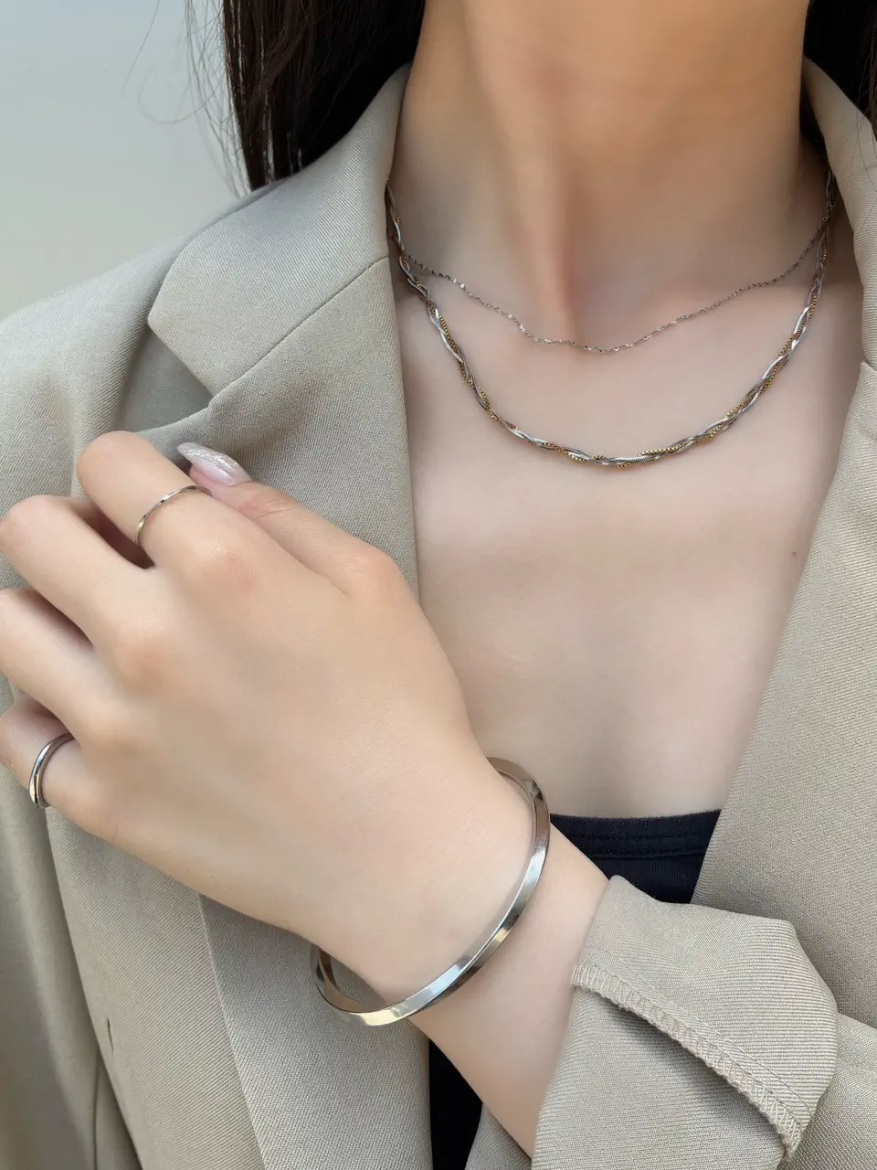 シルバー]スカルプトツイストバングル