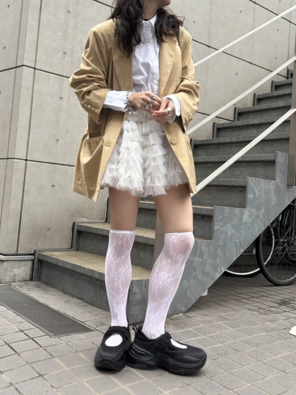 HONEY MI HONEY｜チュールペプラムシャツ｜ふんわりチュールで魅せる