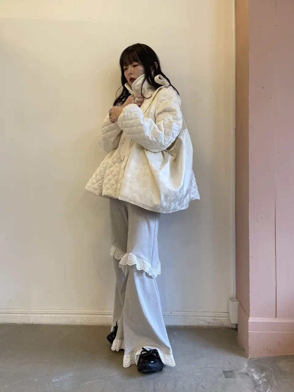 柔らかなリブ素材のフレアパンツ 2WAY仕様で脚長効果