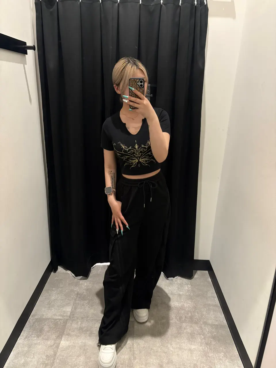 バタフライ プリント クロップド Tシャツ 793-9519 – ANAP オンライン