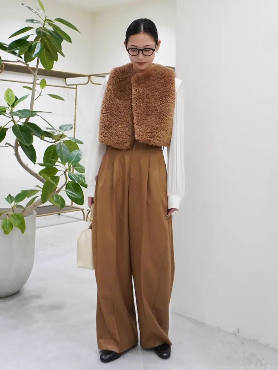 HYKE(ハイク)】 FAUX SHEARLING CROPPED VEST｜PARIGOT ONLINE