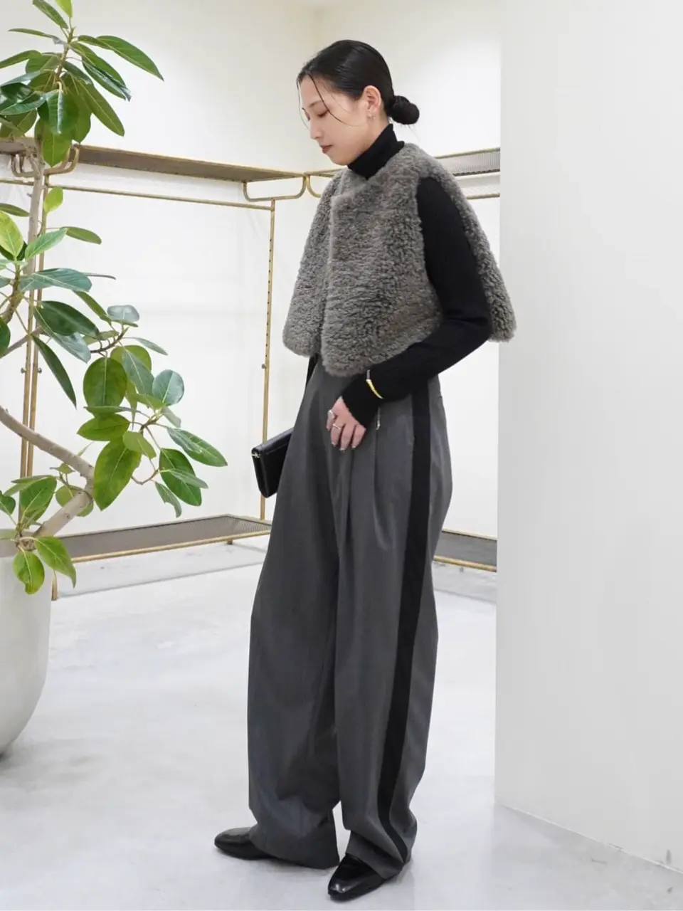 nonmappi HYKE ハイク フェイクシアリングクロップド HYKE(ハイク)】 FAUX SHEARLING CROPPED VEST｜PARIGOT ONLINE