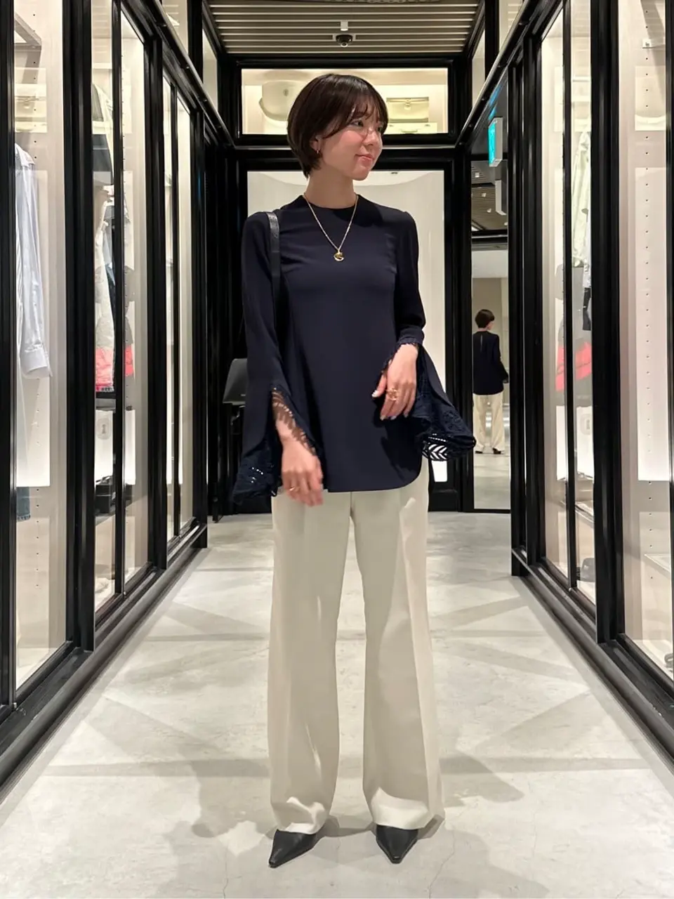 Mame Kurogouchi(マメ クロゴウチ)】 Embroidered Cuffs Top｜PARIGOT