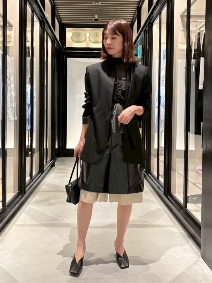 TOGA PULLA(トーガプルラ)】 LEATHER SHORT PANTS｜PARIGOT ONLINE