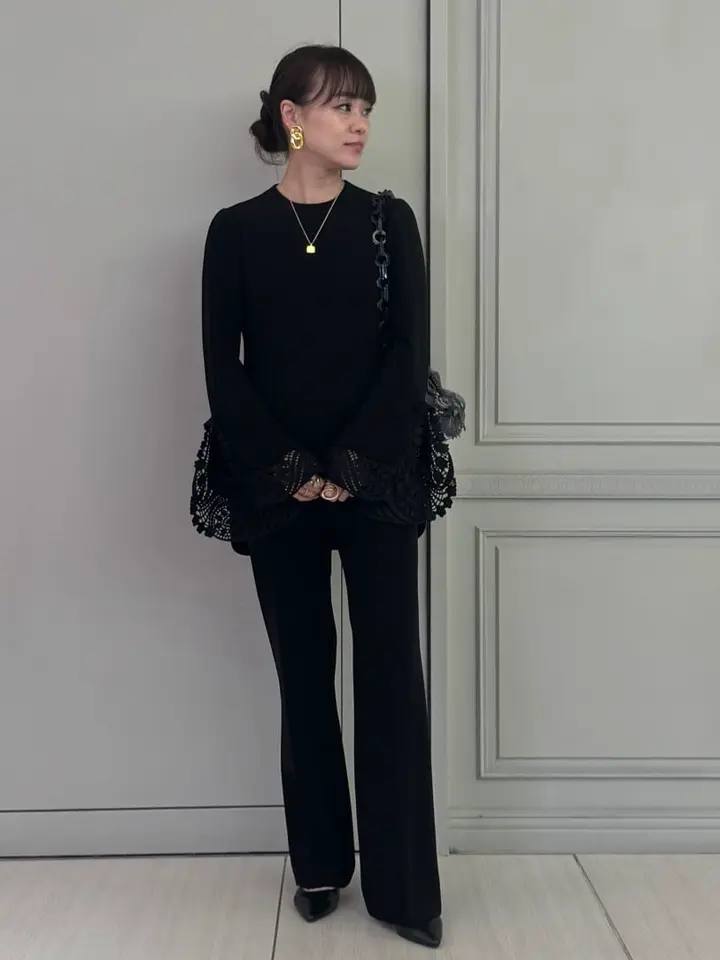 Mame Kurogouchi(マメ クロゴウチ)】 Embroidered Cuffs Top｜PARIGOT