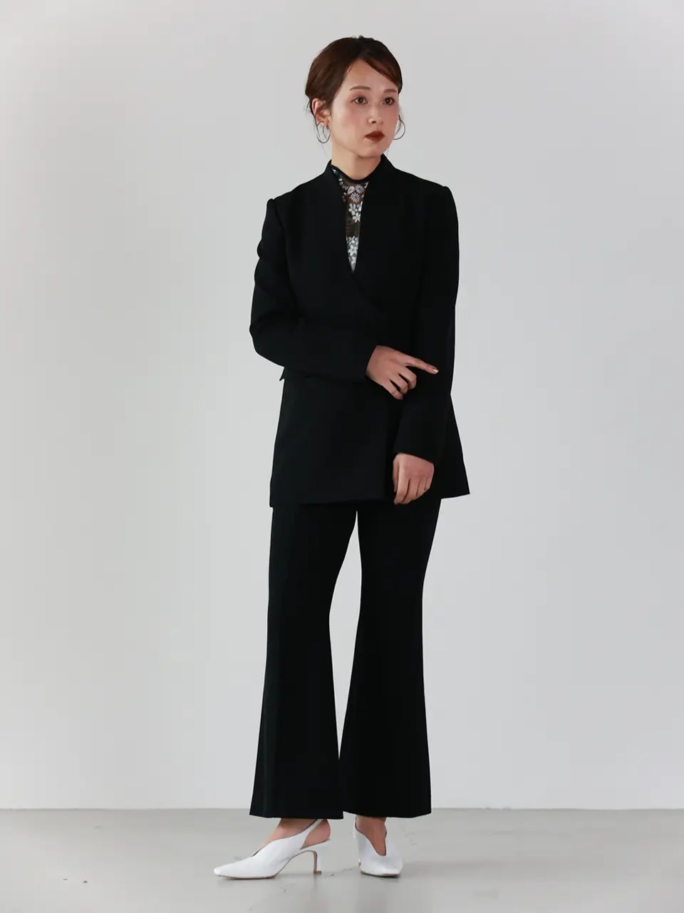 Mame Kurogouchi(マメ クロゴウチ)】 Acetate Polyester Collarless