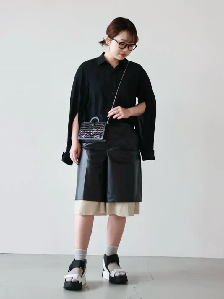 TOGA PULLA(トーガプルラ)】 LEATHER SHORT PANTS｜PARIGOT ONLINE