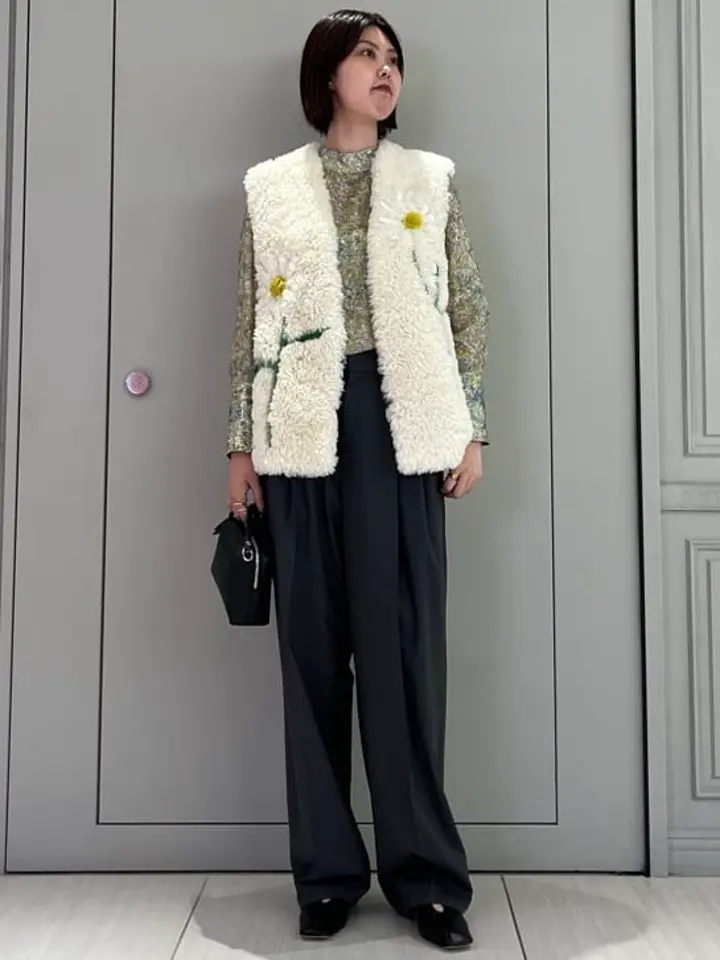 MUVEIL(ミュベール)】都忘れ刺繍ベスト｜PARIGOT ONLINE（パリゴ