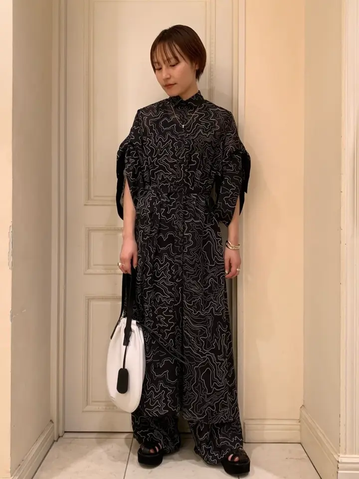 HYKE ハイク シェア ツイル ベルスリーブドレス ブラック 1 HYKE【ハイク】SHEER TWILL BELL-SLEEVE DRESS (16211) | glamour online