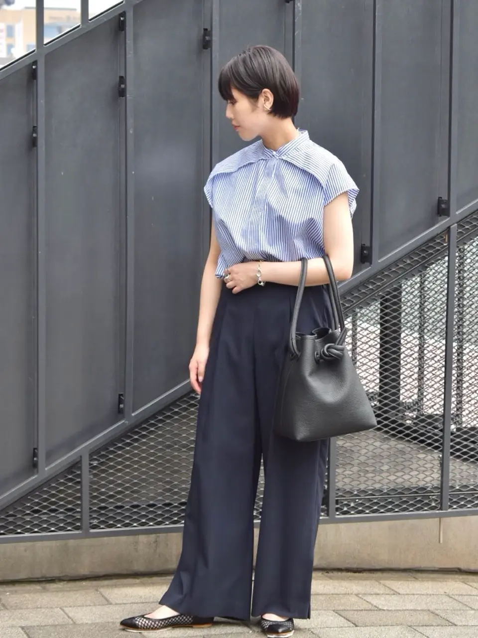 ✨美品✨ヴァジック ボンド 大きいサイズ 肩掛け シボ革 グレー 灰 BOND ALL SIZES – VASIC ヴァジック日本公式サイト