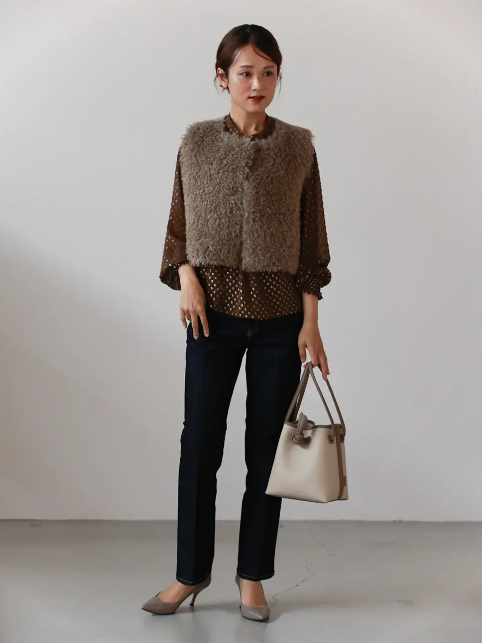 ストレートデニム×ブラウス（スタッフスナップ）