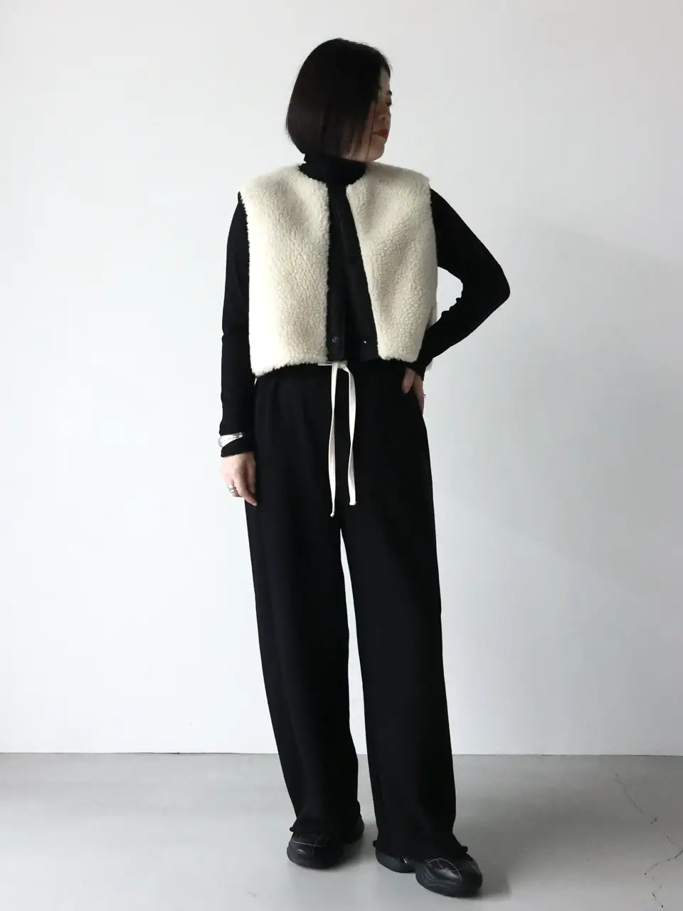 FAUX SHEARLING VEST HYKE ボアベスト 最終HYKE ハイク ボアFAUX SHEARLING CROPPED VEST - メルカリ