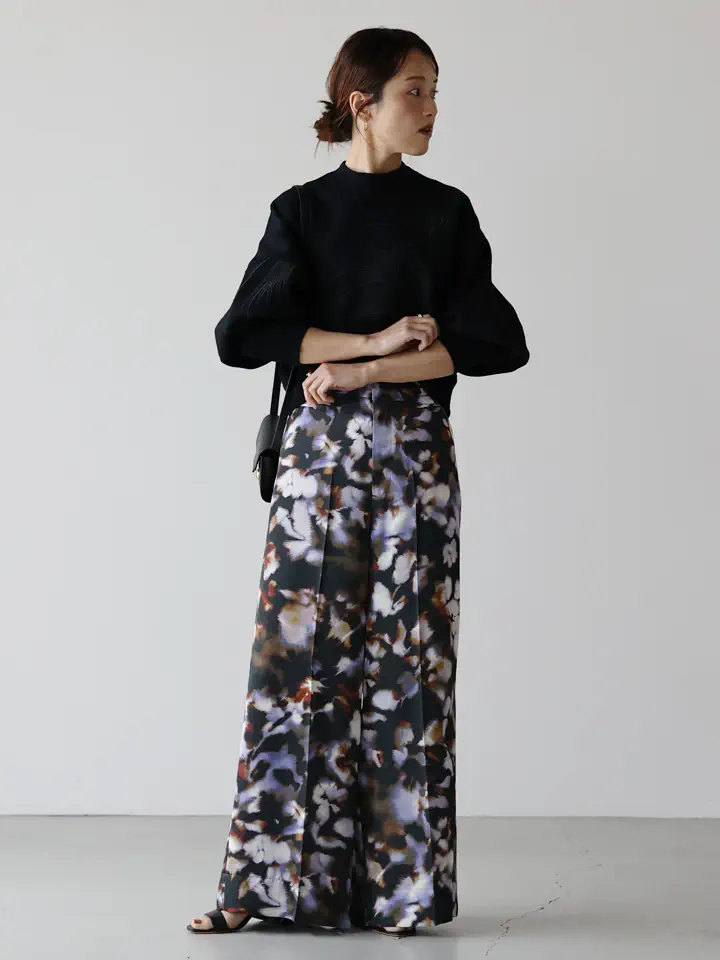 Mame Kurogouchi(マメ クロゴウチ)】 Floral Embroidery Short Sweat