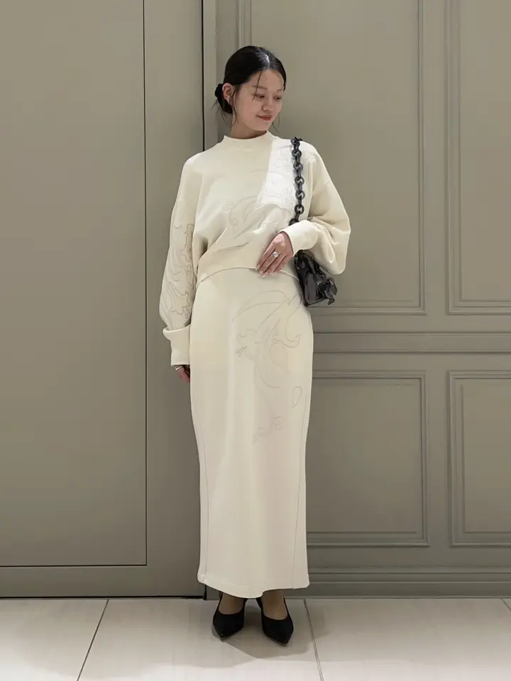 Mame Kurogouchi(マメ クロゴウチ)】 Floral Embroidery Short Sweat