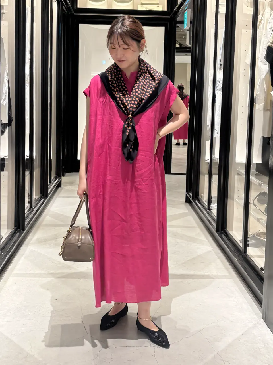Chloe(クロエ)】 シルク製Chloe Spotted スクエアスカーフ｜PARIGOT
