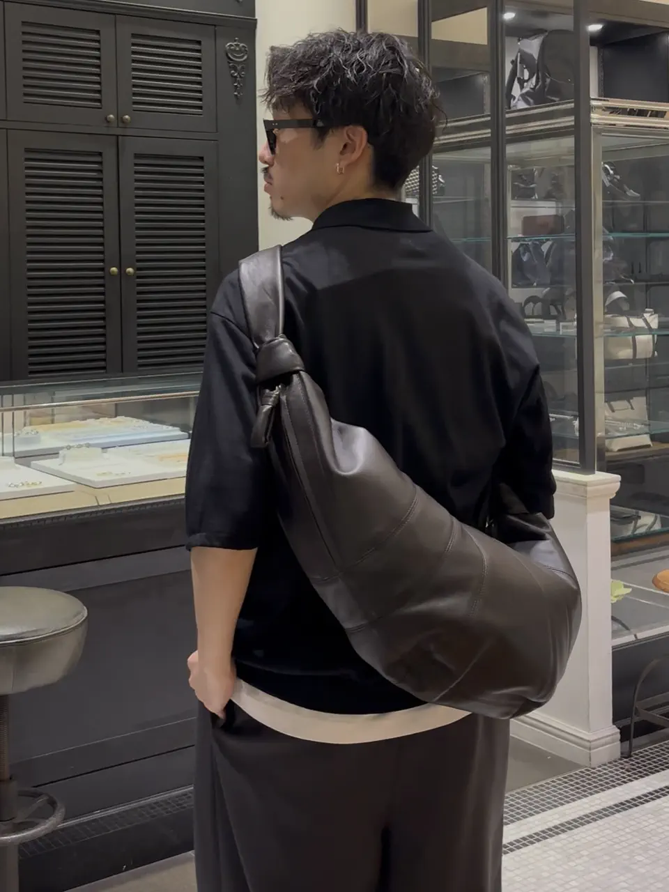 zawa 167cm LARGE CROISSANT BAG着用