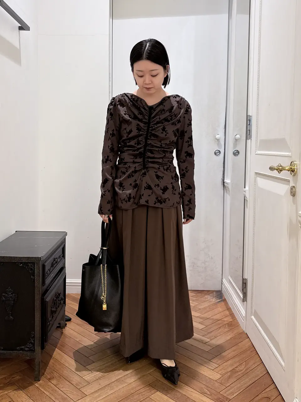 FETICO(フェティコ)】 FLOCKED ROSE PRINT GATHERED BLOUSE｜PARIGOT