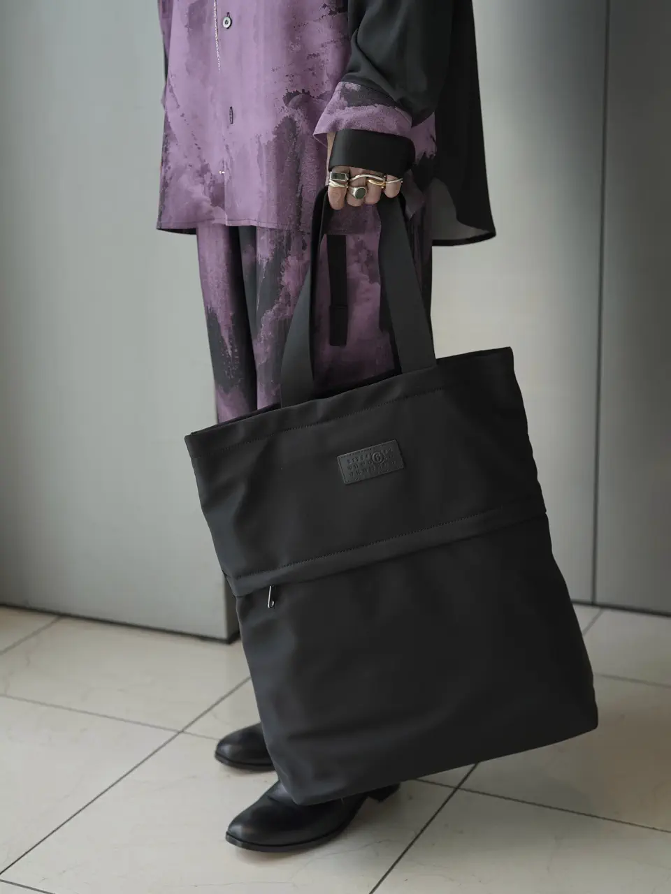 MM6 Maison Margiela ショルダーバッグ メンズ 着用スタイリング