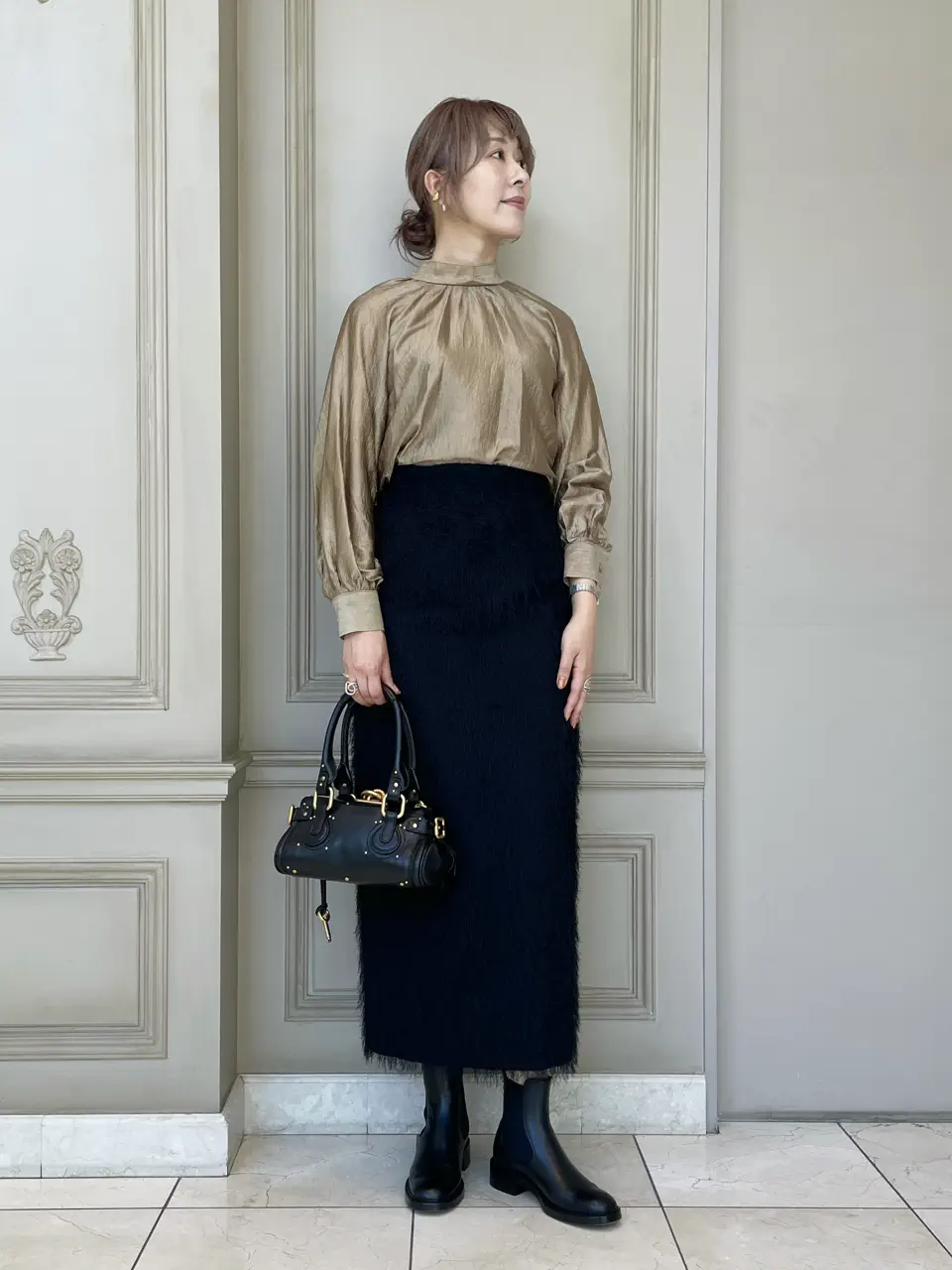 ロングスリーブシャイニーリボンブラウスのスタッフスナップ