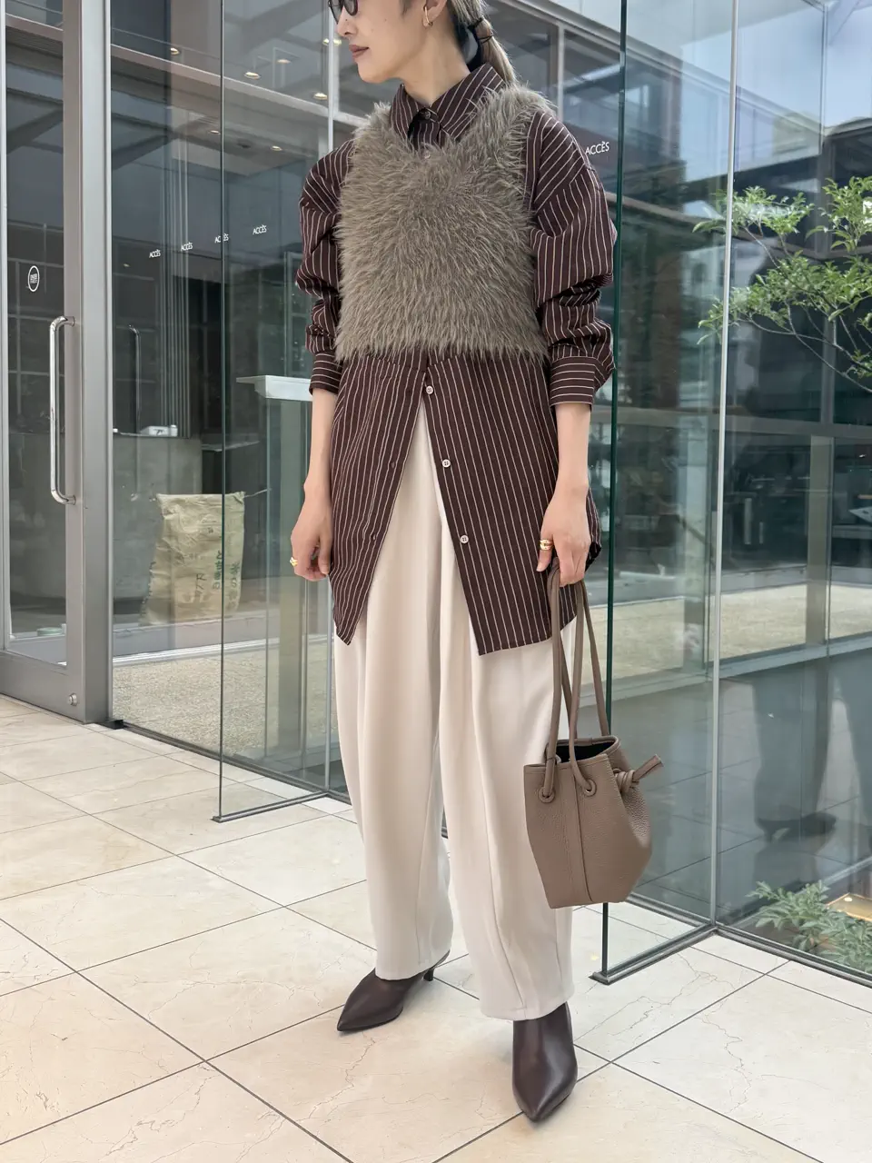 ショートニットベストのスタッフスナップ