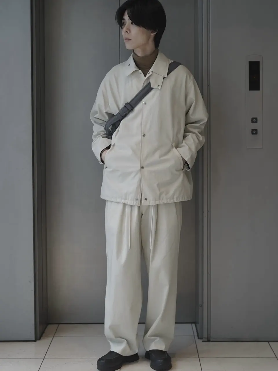 MARKAWARE コットンサバイバルクロスを着用したzui 身長182cm サイズ2 IVORY
