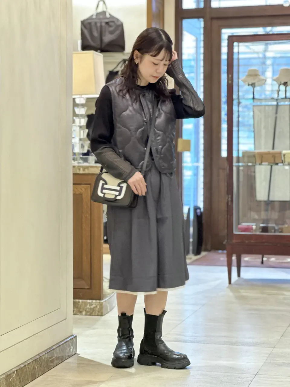 HYKE(ハイク)】 FAUX LEATHER QUILTED CROPPED VEST｜PARIGOT ONLINE