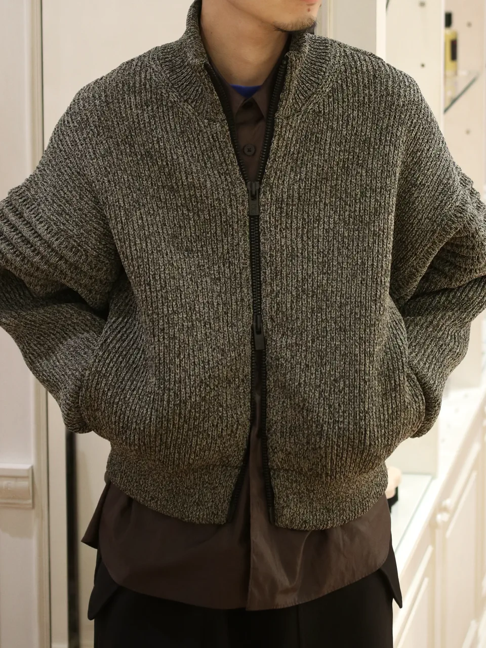 CFCL(シーエフシーエル) LOW GAUGE ZIP BLOUSON ローゲージニットの着用イメージ