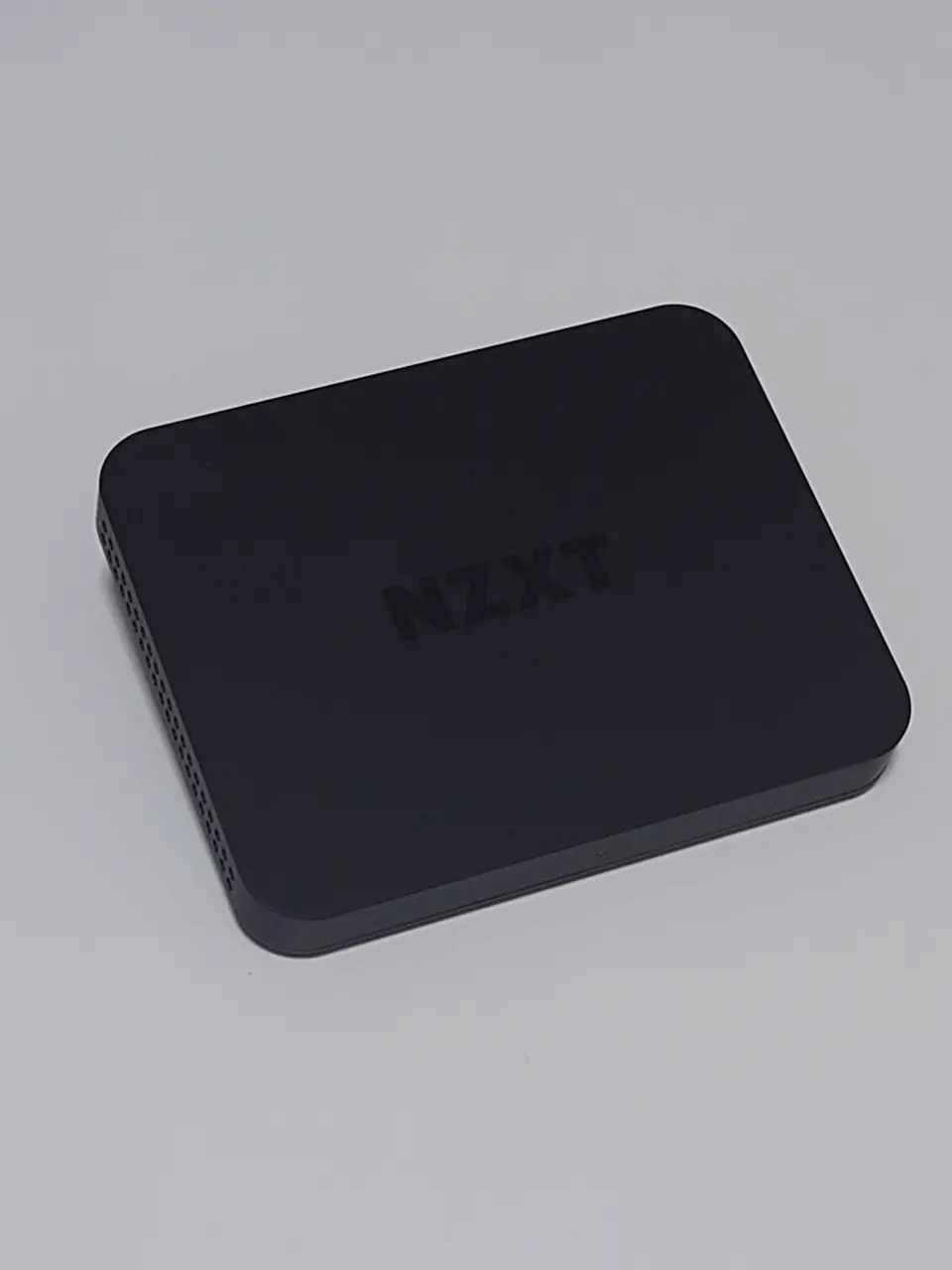 NZXT Signal HD60 ST-EESC1-WWを使用した、ドスパラスタッフSHIGETA