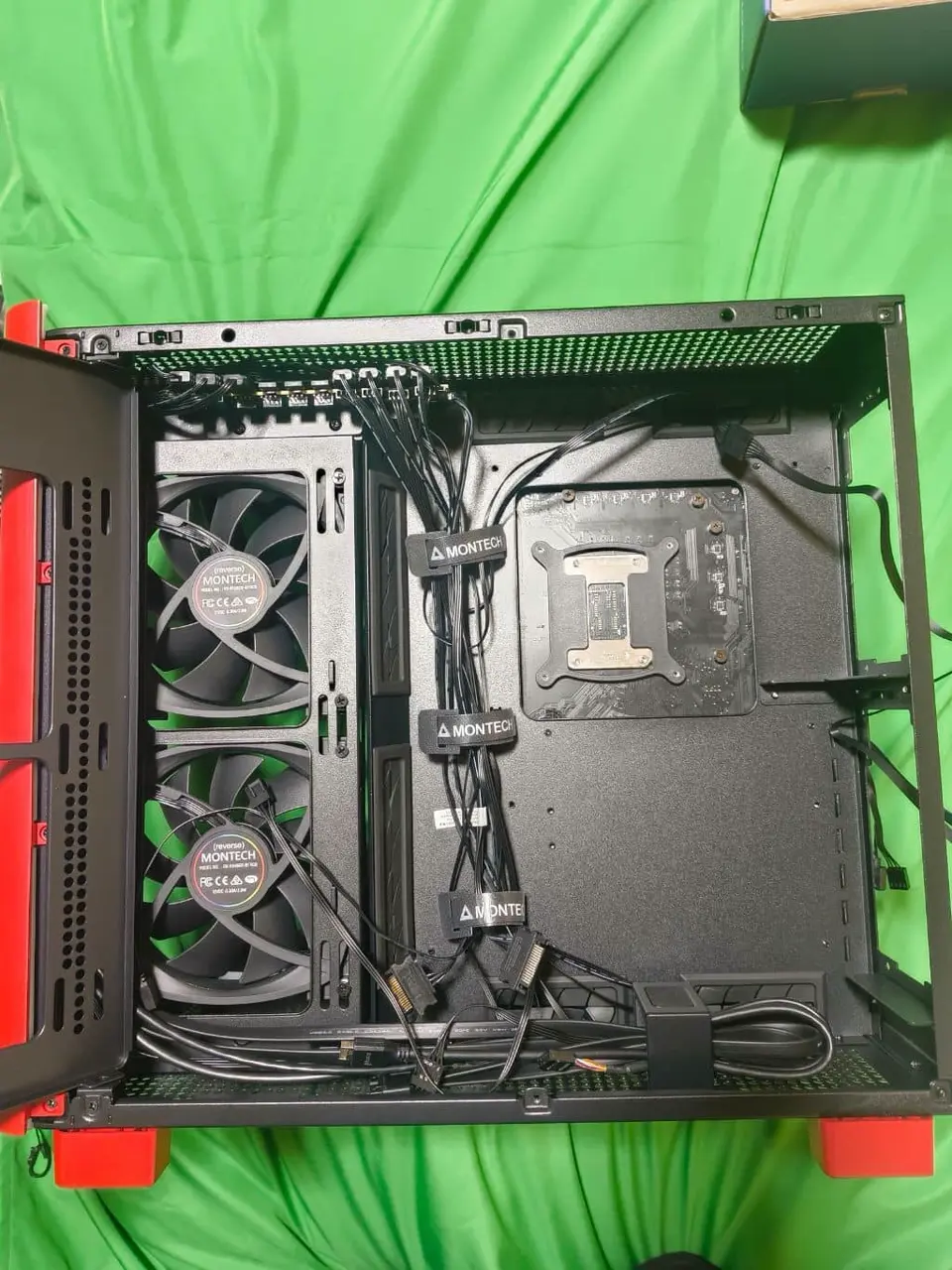 MONTECH KING 95 PRO Red (ATX ガラス レッド)を使用した、ドスパラ