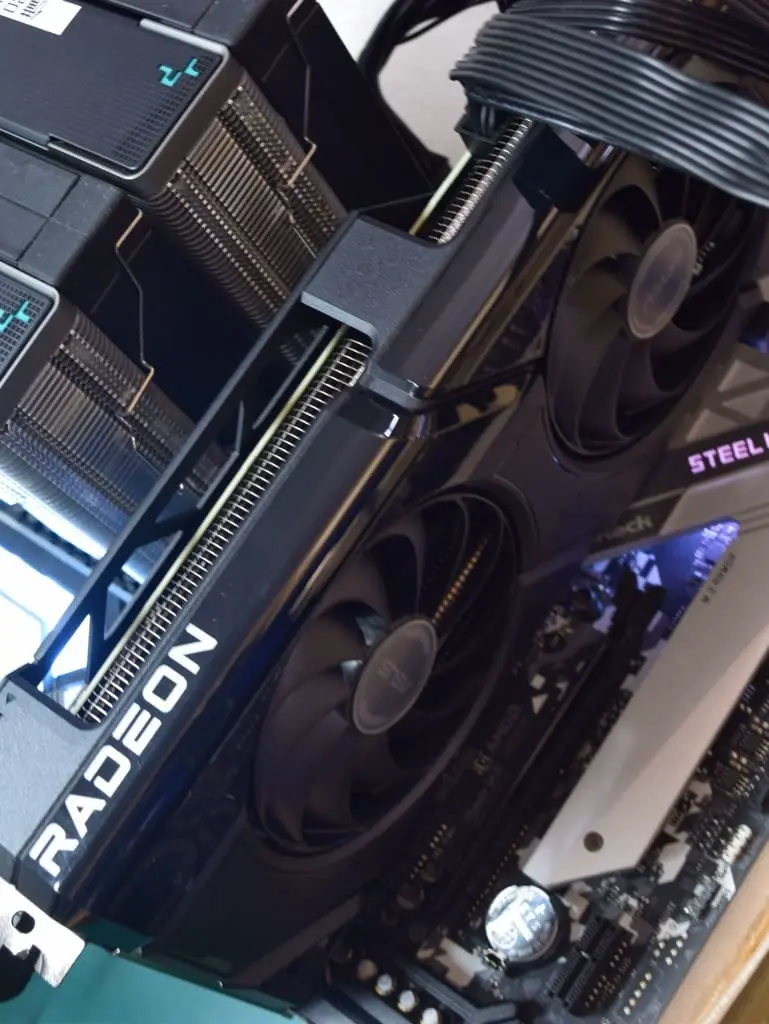 ASUS DUAL-RX7700XT-O12G (Radeon RX 7700 XT 12GB)を使用した