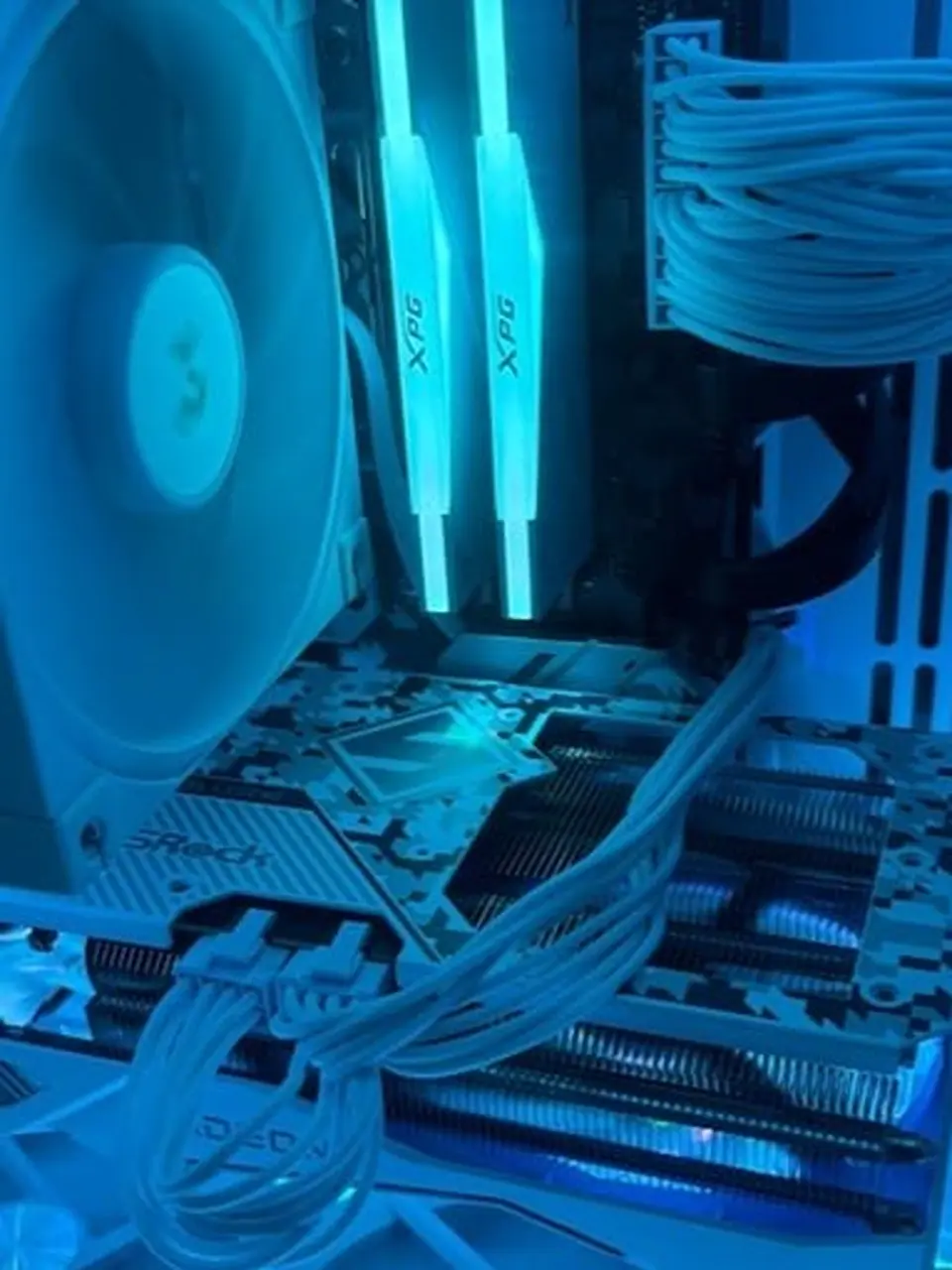 ADATA AX5U5600C3616G-DCLARWH-DP (DDR5 PC5-44800 16GB 2枚組