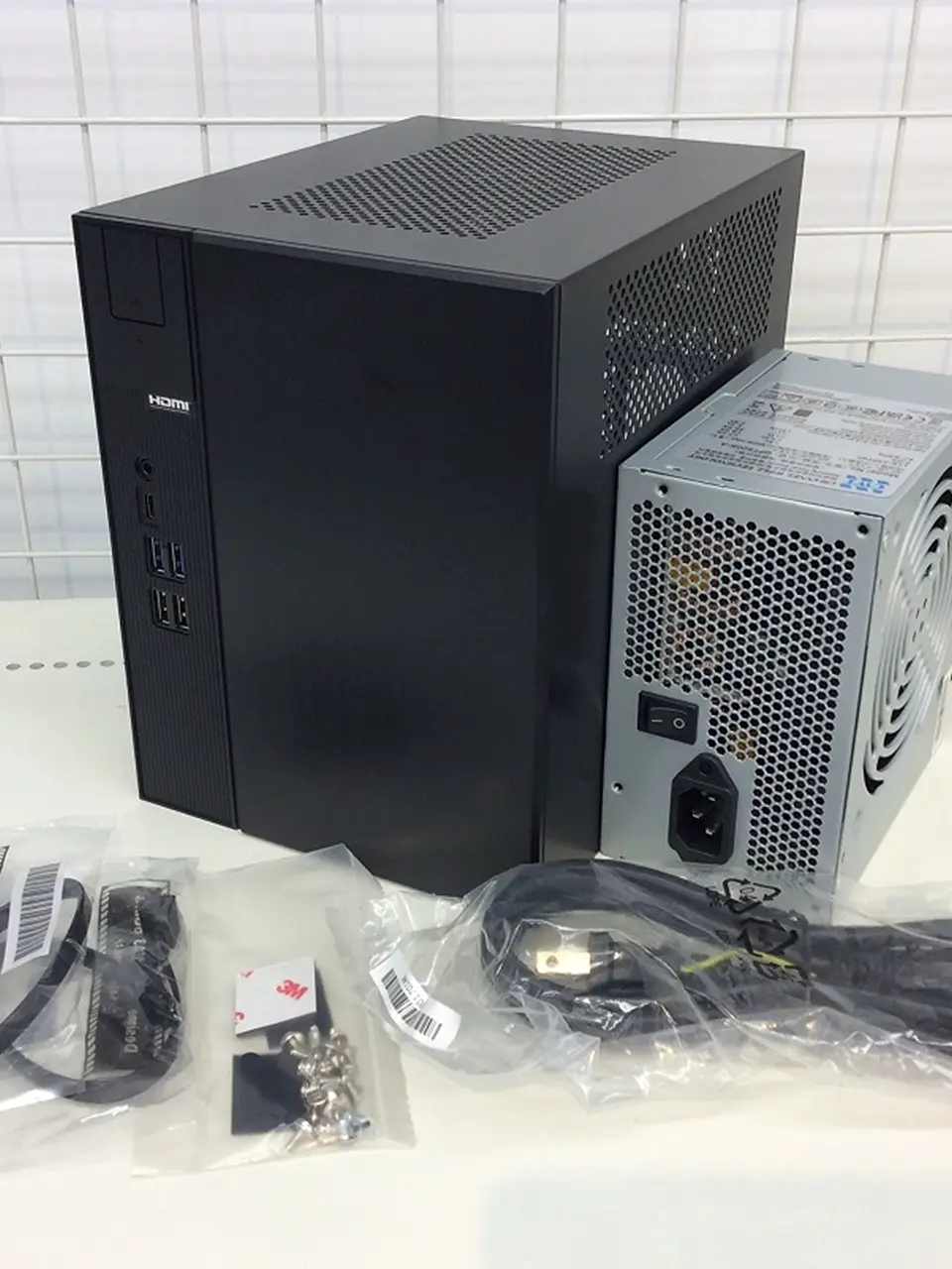 ASRock DESKMEET X600/B/BB/BOX/JP (AM5対応 ベアボーンキット)を使用