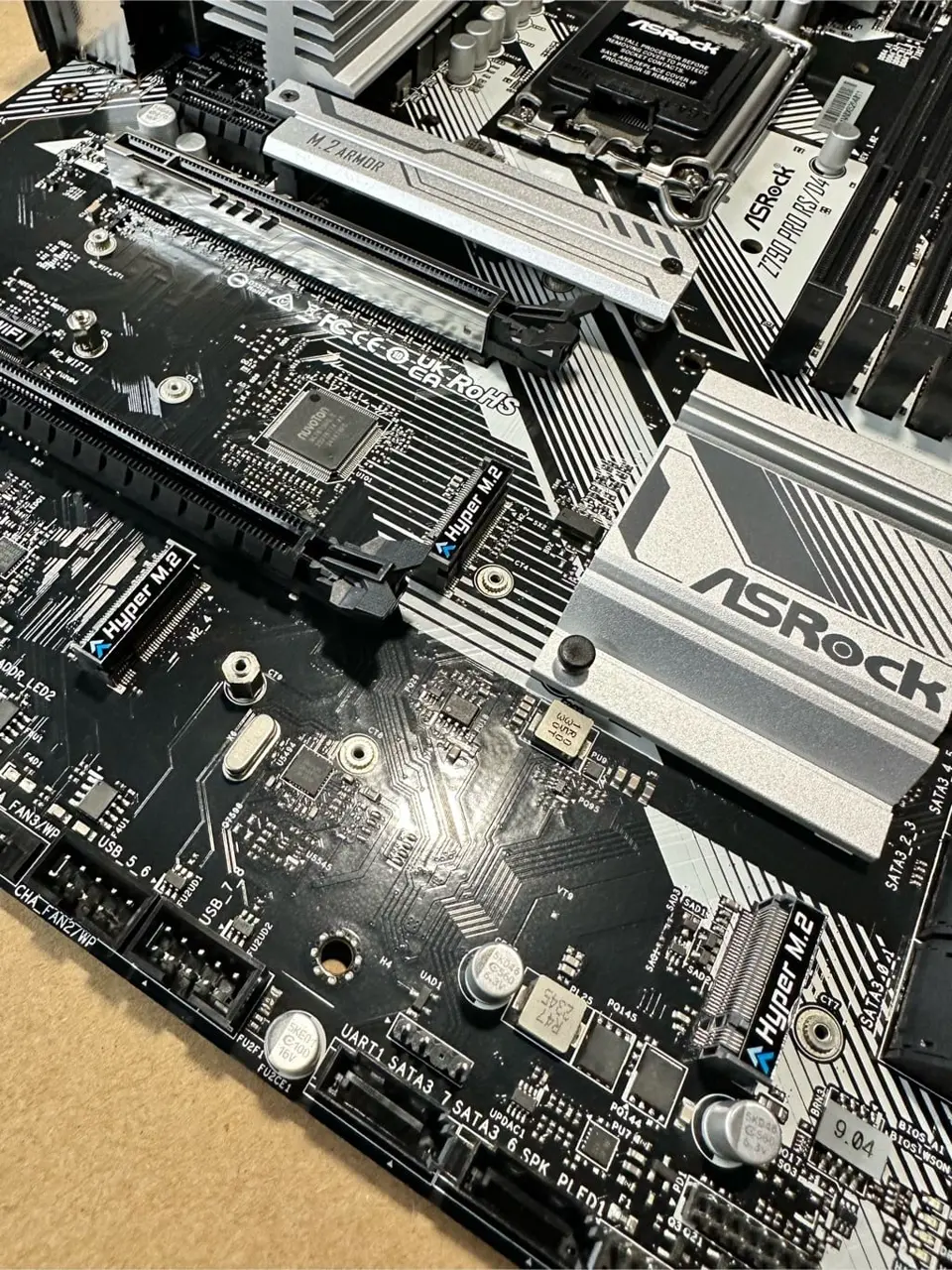 ASRock Z790 Pro RS/D4 (Z790 1700 ATX)を使用した、ドスパラスタッフ