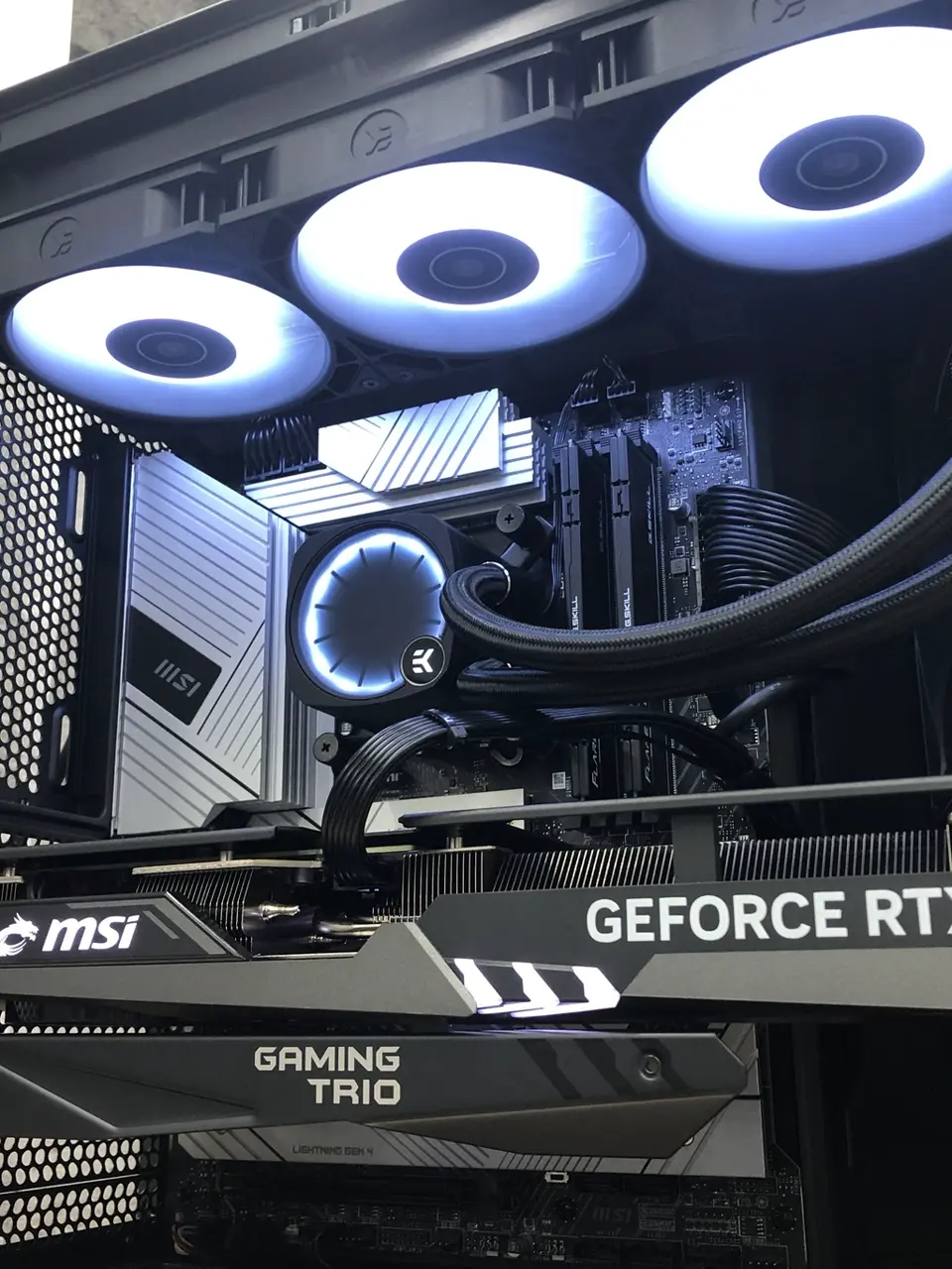 EKWB EK-Nucleus AIO CR360 Lux D-RGB - White (ホワイト) ｜ パソコン