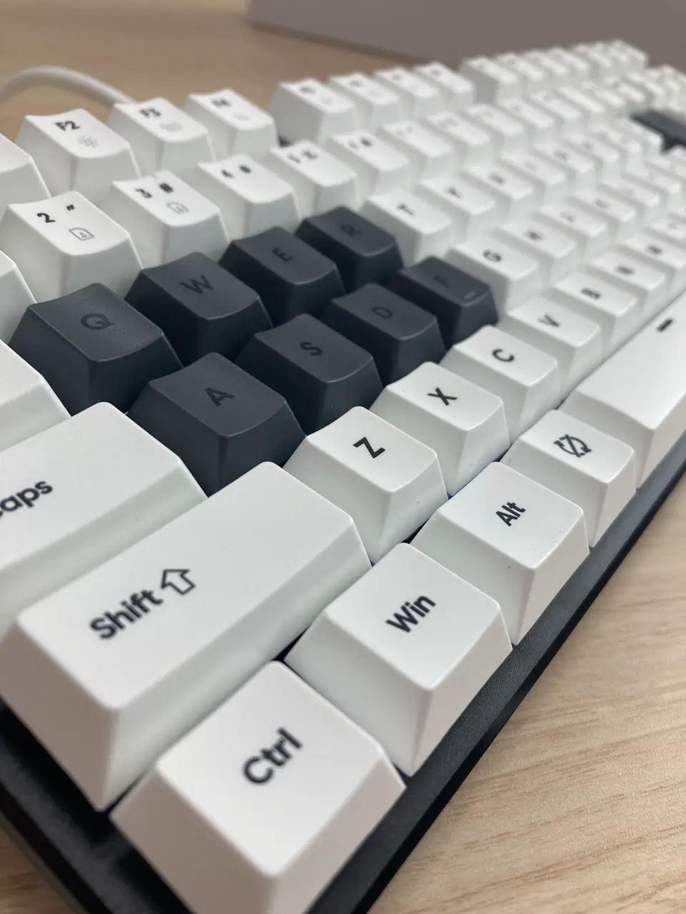 ２段ラテラル　鍵あり　ホワイト　900ｘ450ｘ770　 組立設置込】オカムラ ジャスタス収納 ラテラルキャビネット鍵付 本体