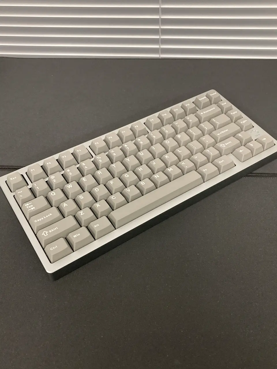 WOBKEY Rainy 75 RT Lite LRT75GREY (グレー)を使用した、ドスパラ