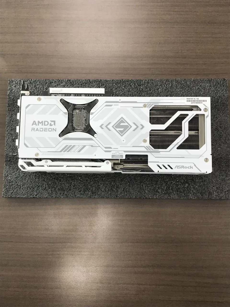 ASRock Radeon RX 9070 XT Steel Legend 16GB (RX9070XT SL 16G)を使用